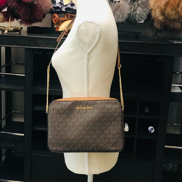 Michael Kors Jet Set Crossbody Wallet Set - Picture 7 of 8